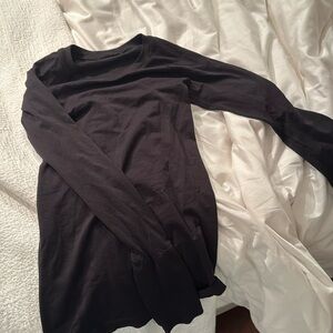 Black long sleeve lululemon swiftly size 2